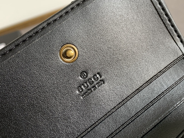 グッチ財布コピー着用イメージ